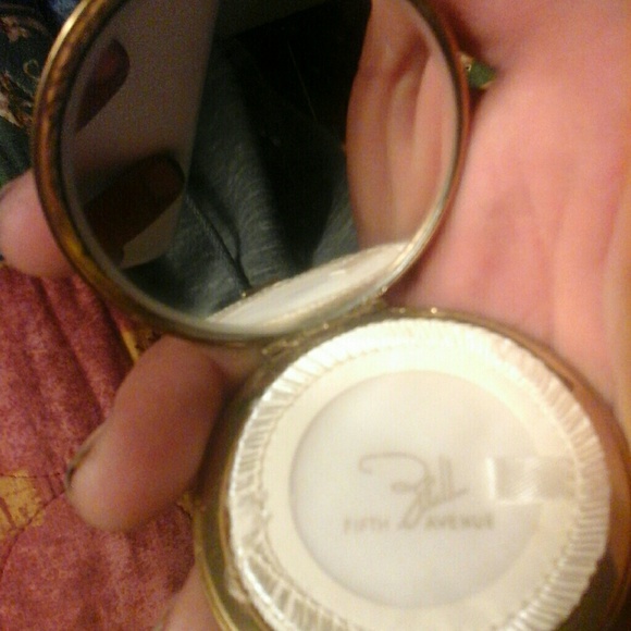 VINTAGE! ! Antique Zell Fifth Avenue  compact. - Picture 4 of 4